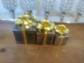3 Present candle holders