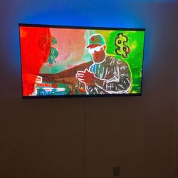 TV WALL MOUNT ON THE WALL