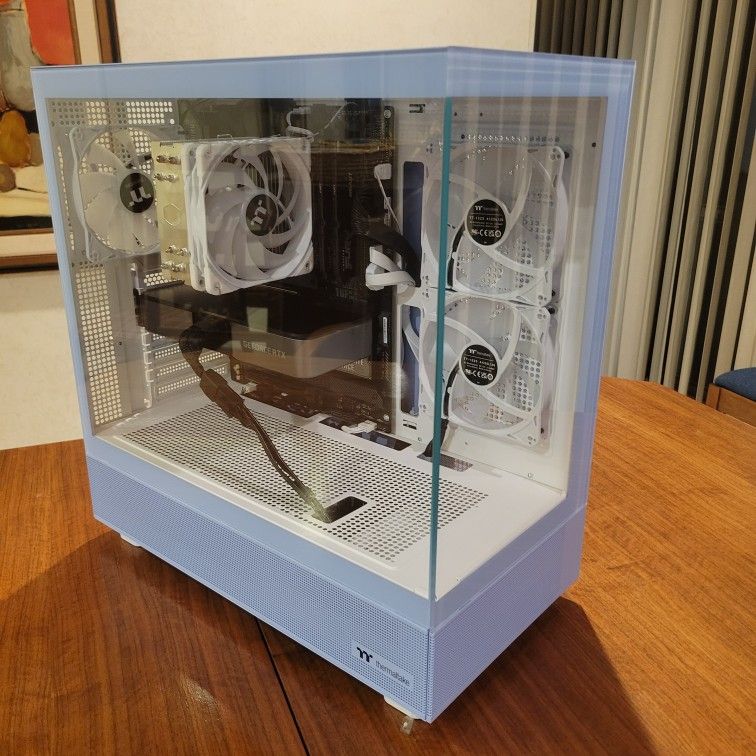 Gaming PC I7-13700F + Nvidia RTX 3070 FE "Baby Blue"