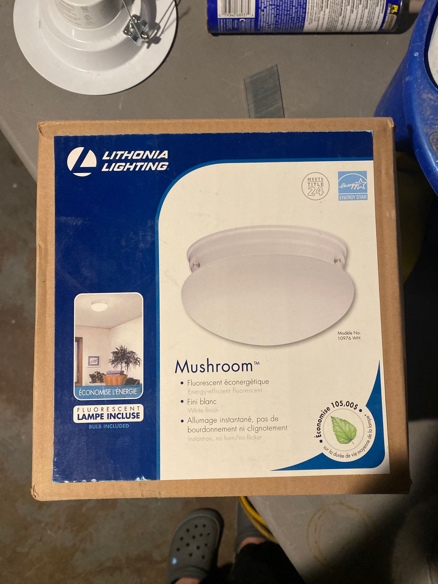Ceiling light fixture
