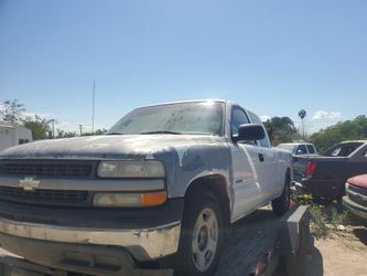 2000 Chevrolet Silverado For Parts