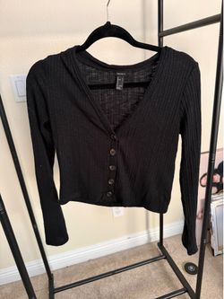 Forever 21 Women’s Black Long Sleeve Sweater