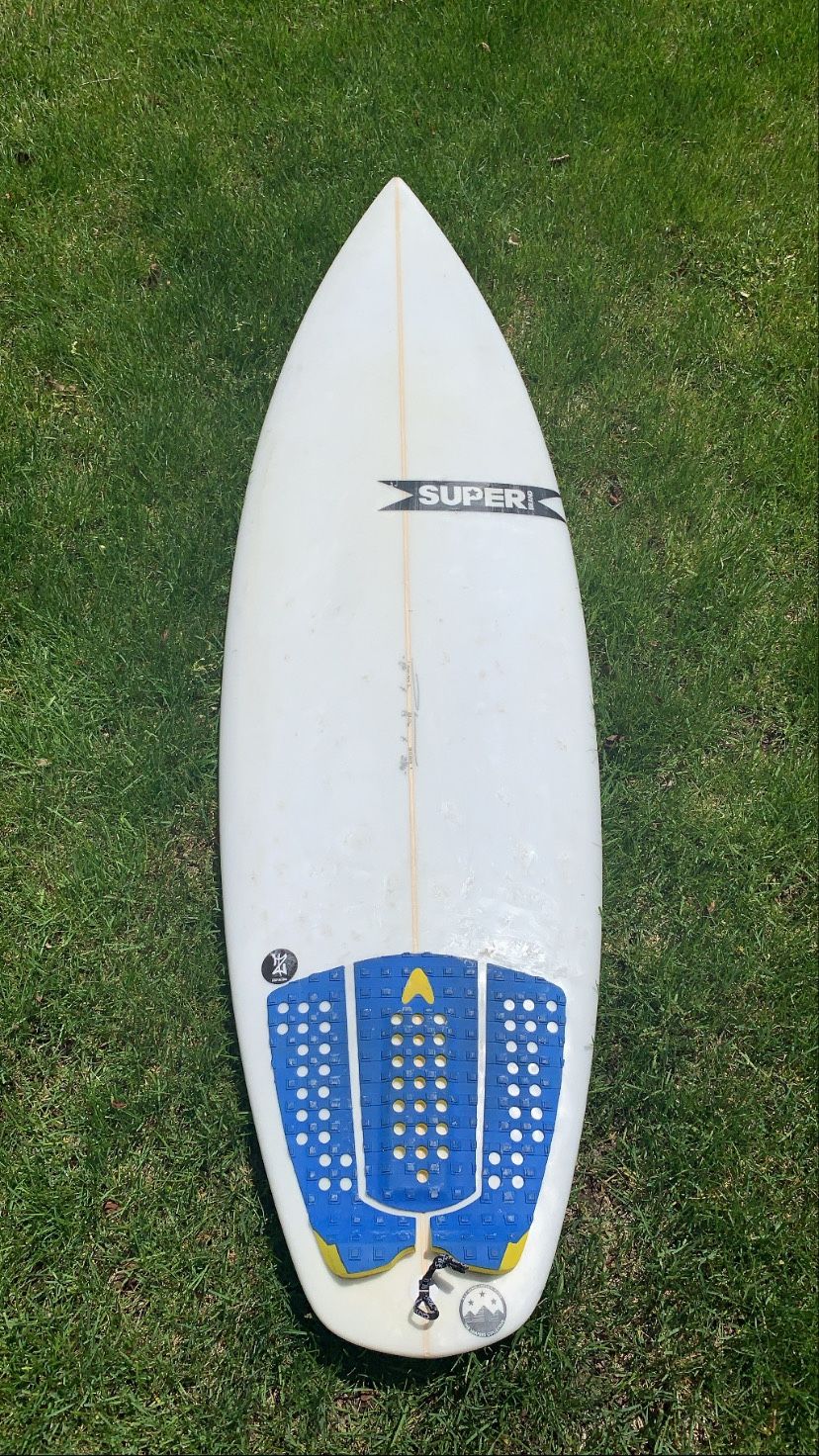 5’6 surfboard. Super brand “Madness 2”