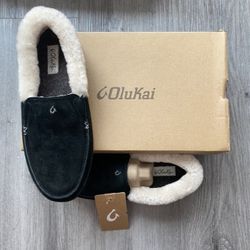 OluKai Size 7 Slippers