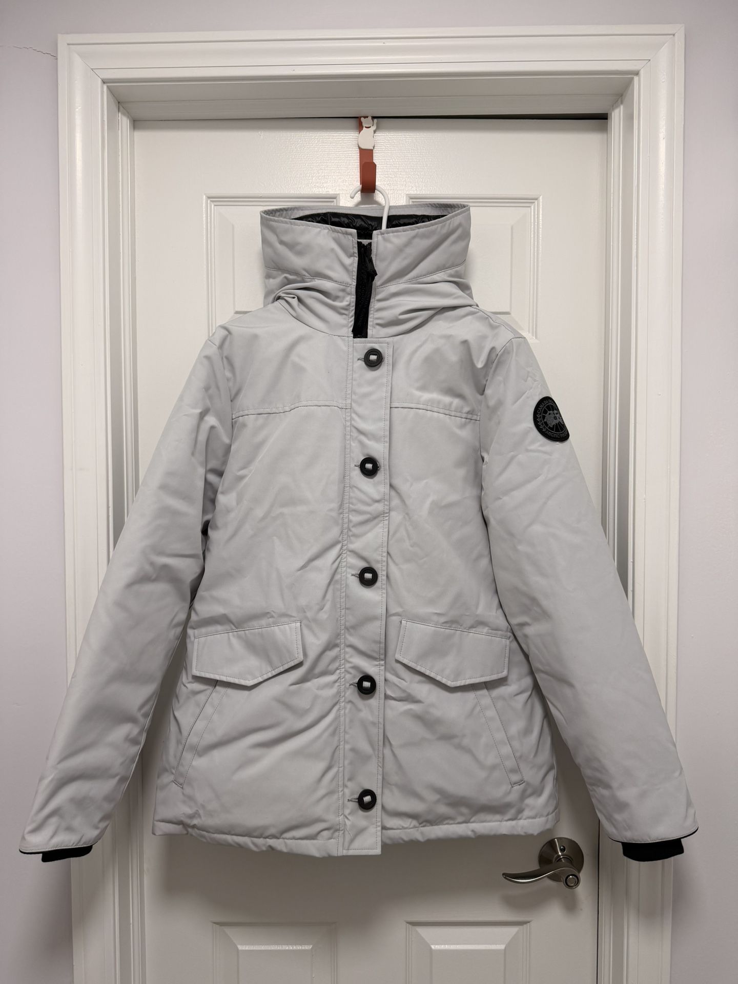 ❄️ Brand New Canada Goose Lynwood Parka – Women's Size L (color: Silverbirch) Black label ❄️