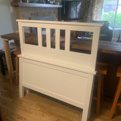 PENDING Twin Bed frame - IKEA Hemnes 