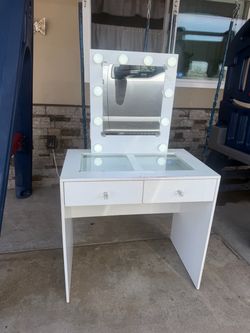 White Makeup Vanity Table with Lighted Mirror