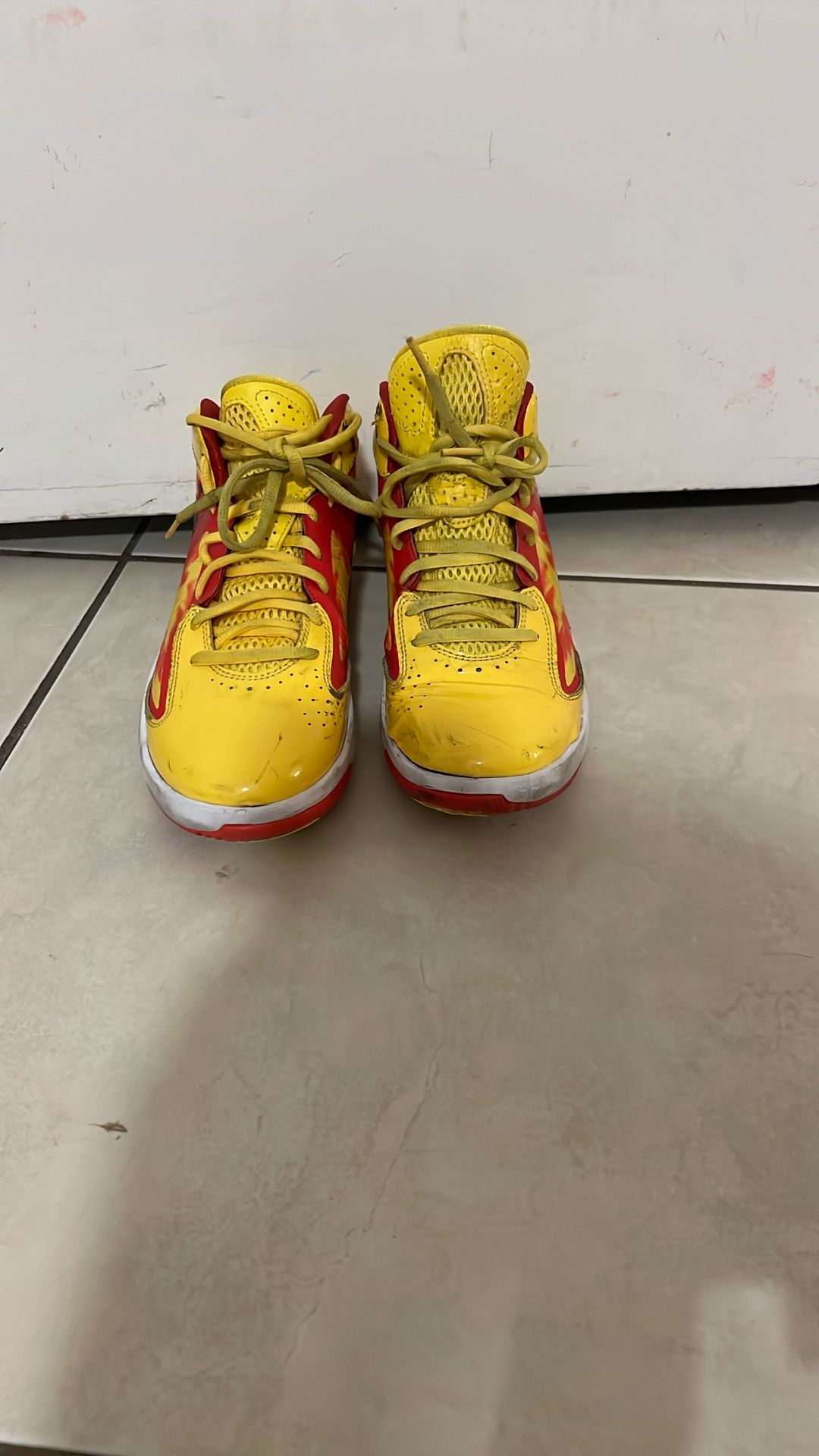 Jordan basketball shoes – yellow/red youth
