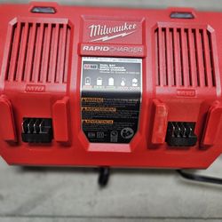 Milwaukee M18 dual rapid charger