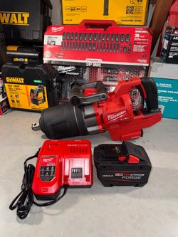 Milwaukee M18 FUEL High Torque Impact Wrench Kit