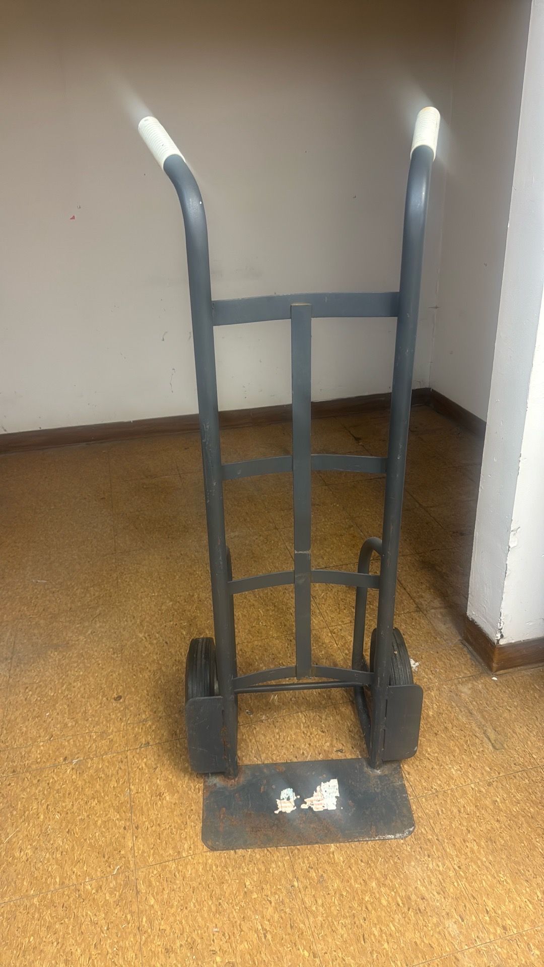 Metal dolly