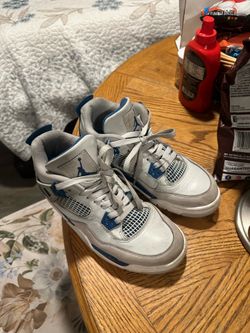 Jordan 4 size 7Y