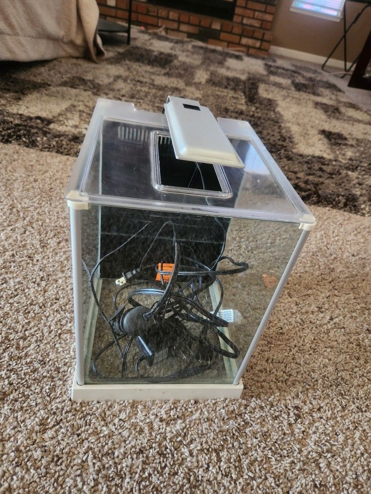 Fish Tank 2.5 Gallon