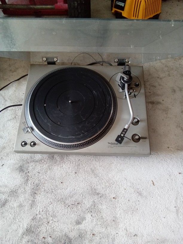 Technics Turn Table