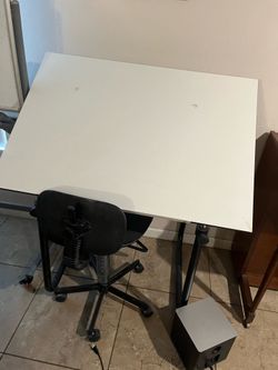 Drawing tilted table and chair