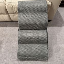 Dog Stairs 4 Steps - like new!