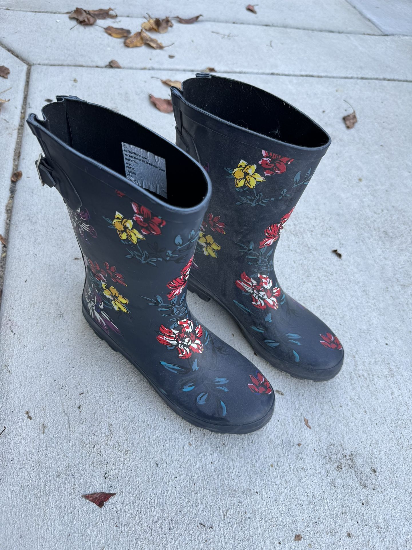 Women’s Size 9 Rain Boots