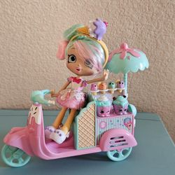 5 Shopkin dolls + Accessories 