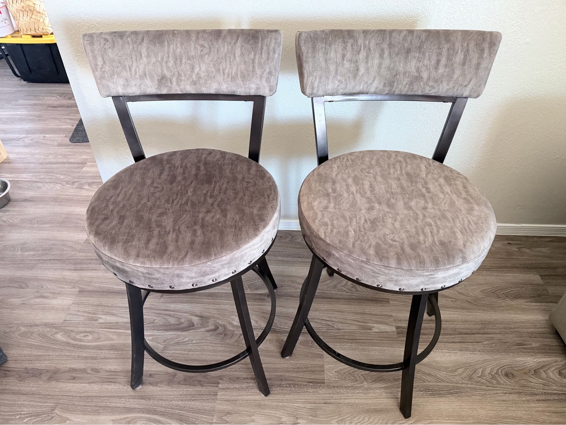 Bar stools the perfect set