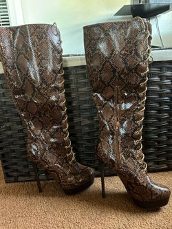 Thigh High Snake Skin Print Women’s Boot Sz. 9