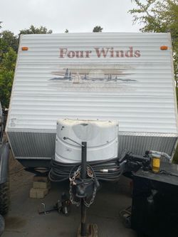 2017 FOUR WINDS TRAILER 26 FT IN GOOD CONDITION $6000 fast sale