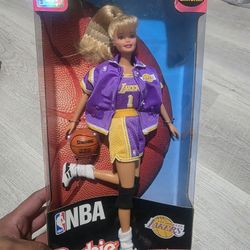 1998 LA Lakers BARBIE NBA Basketball #20704
