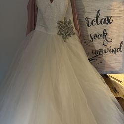 Beautiful Snowflake wedding Gown 