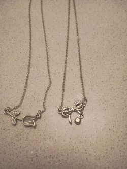 Pretty women's necklace