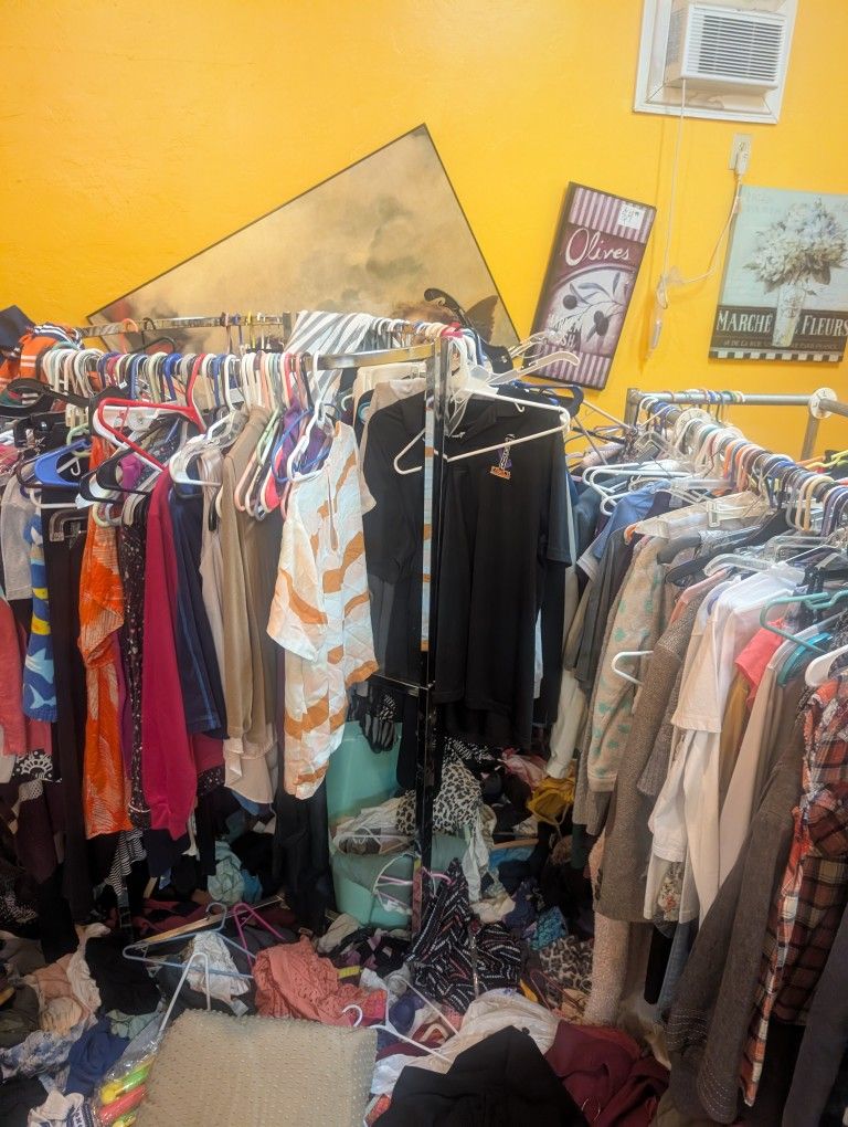 Circular Clothing Rack Display