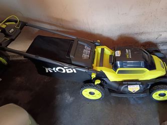 Excelente condiciones 40 volt Ryobi brushless push lawn mower tool only $120