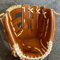 1716 11.5 A2000 baseball glove