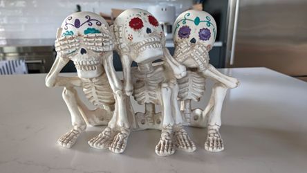 Skeleton figurine