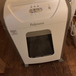 Brand New 12ct paper shredder