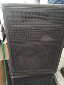 Peavey speakers