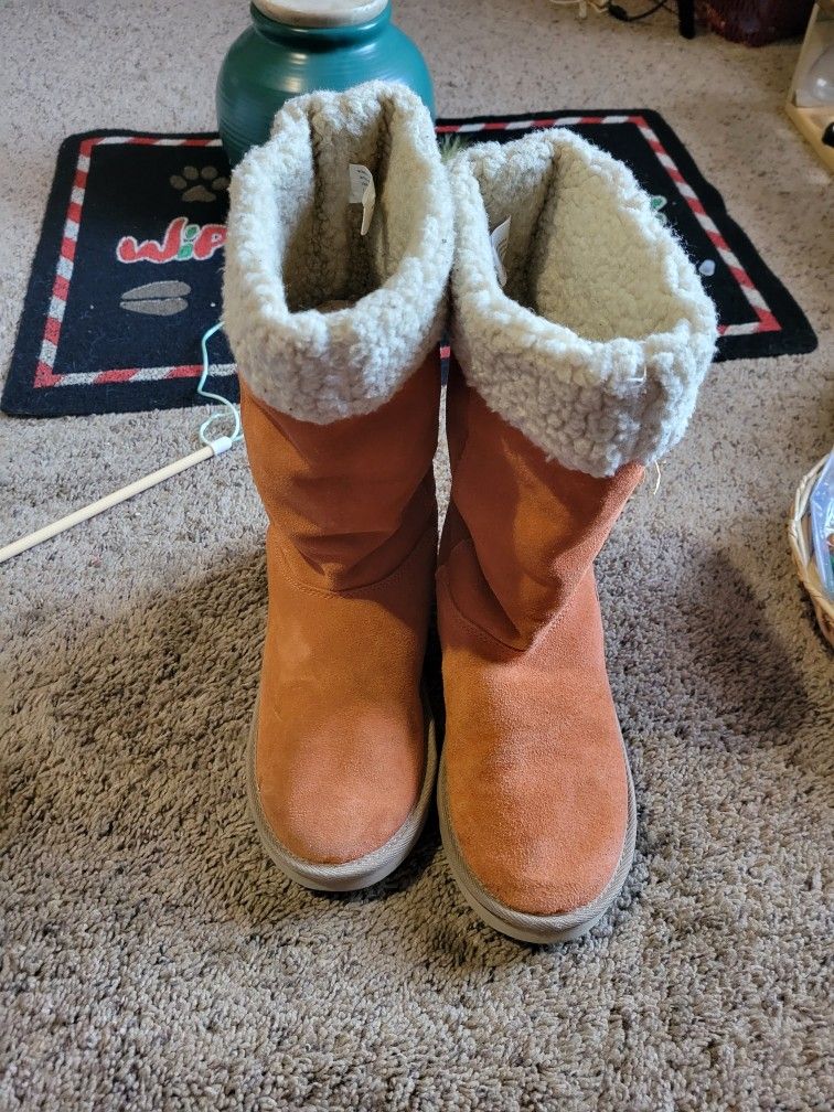 Women's BOOTS.....Size 7