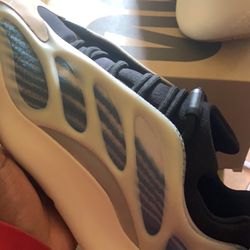 Yeezy 700 V3 Size 10 
