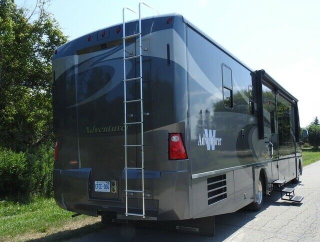 2008 Winnebago Adventurer Motorhome