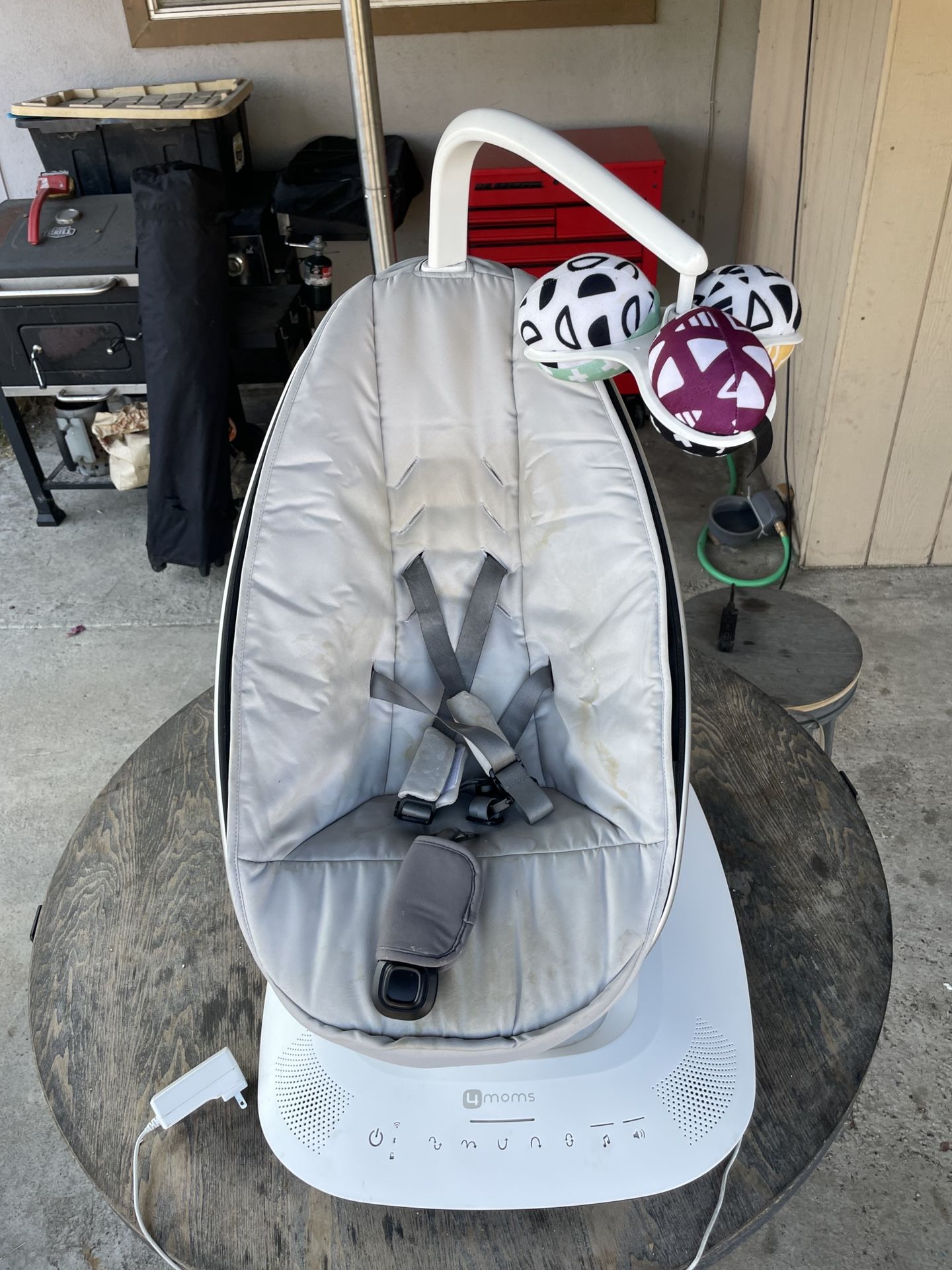 4 Moms MamaRoo® multi-motion baby swing