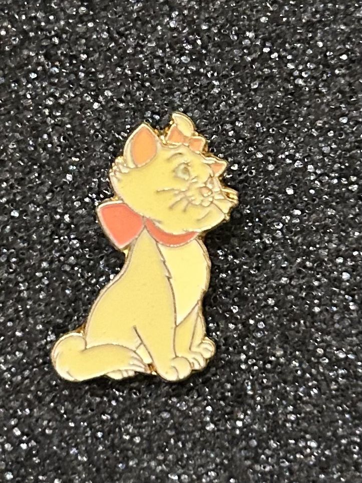 Disney Marie Pin From Aristocats Commemorative Pin Set