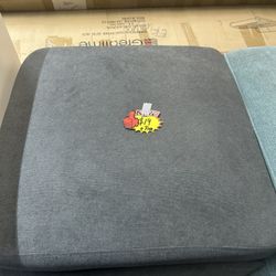    Super Deal! Gray Velvet Ottoman/Footstool Only $19!  新货现货，绒布厚实柔软，手感超棒～   New stock ready, thick soft velvet fabric, am