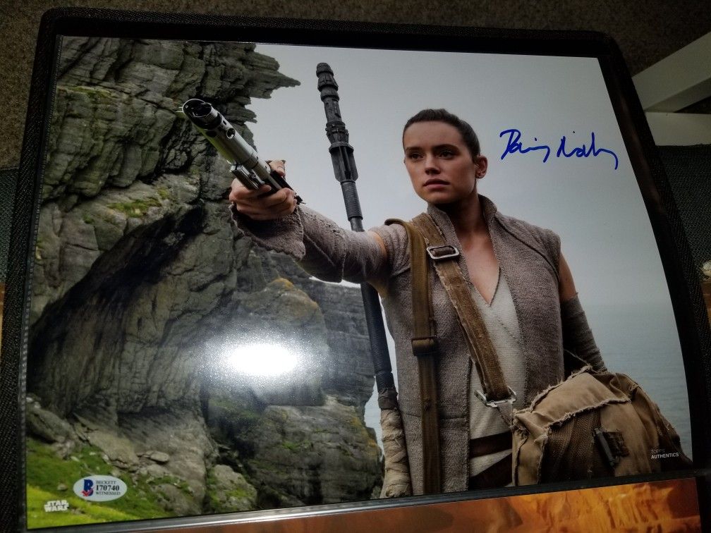 11x14 Star Wars image Signed by Daisy Ridley