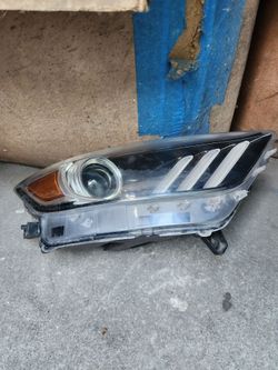 2014 ,2017 ford mustang rh headlight