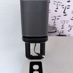 Sonos Play:1 — Black | w/ Outlet Mount Bracket