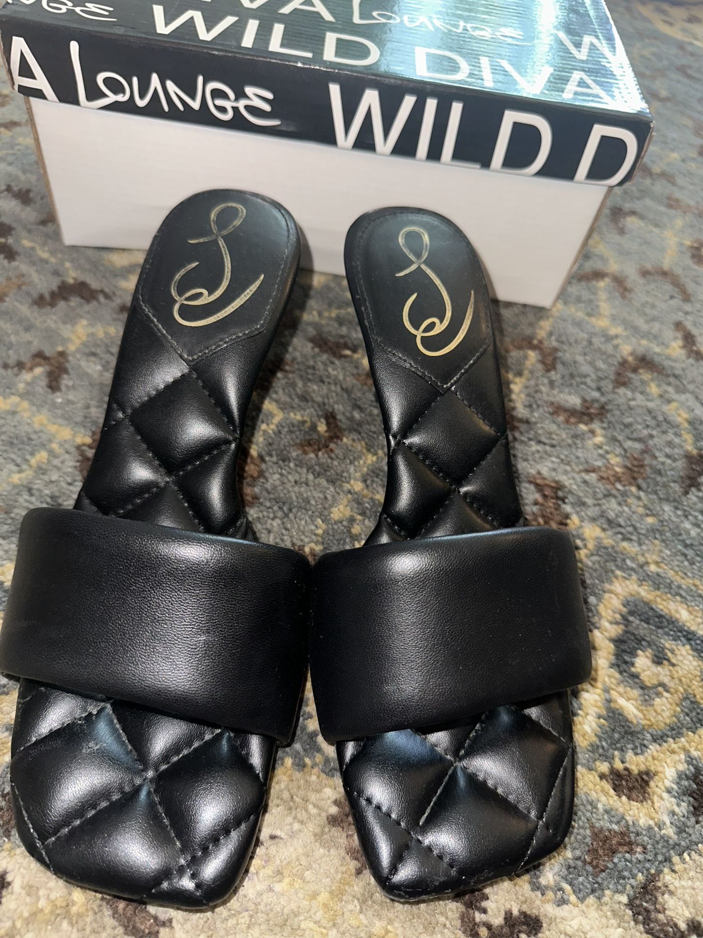 Black heels Sz 7 1/2