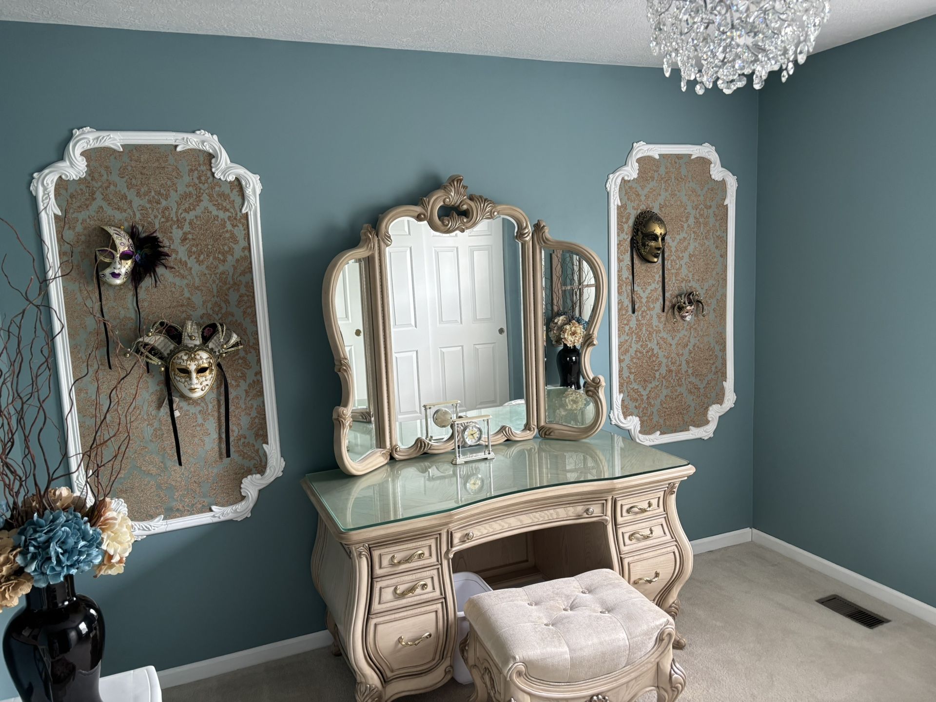 Woman’s Make Up Dresser