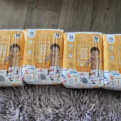 Newborn Diapers 140count