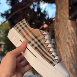 Burberry Men Shoes 
