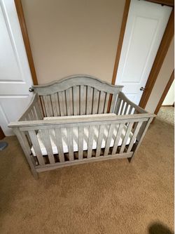 Baby Crib + Sealy Waterproof Crib Mattress + Mattress Cover – Excellent Condition -OBO