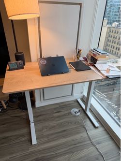 Adjustable standing office desk