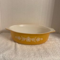 Vintage Yellow Pyrex Casserole Dish